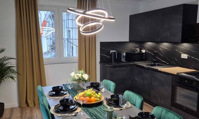 Dinslaken Apartamento | Luxury suite Style and comfort TV-75 inch Large balcony Tenderingssee nearby