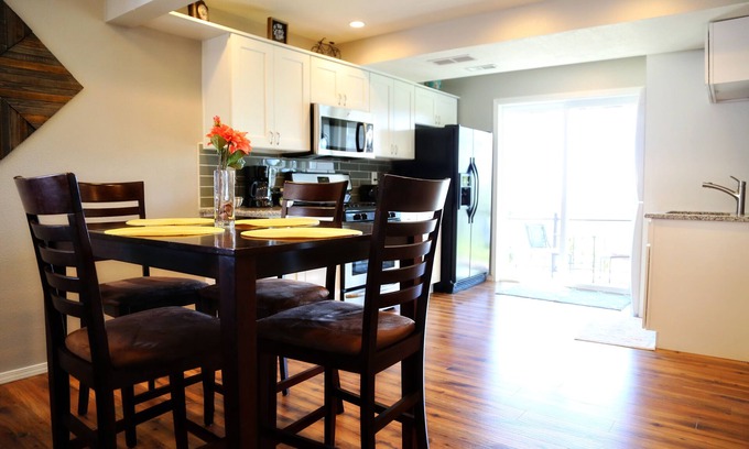 Northwest Colorado Springs Apartamento | Suite de lujo con cocina, senderos y hermosa vista