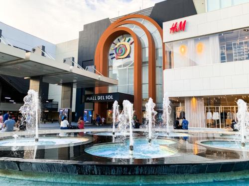Simón Bolívar Apartamento | Luxury Suites frente mall del sol a pocos minutos del aeropuerto y terminal terrestre