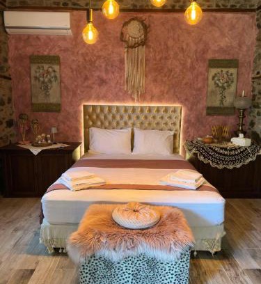 Skotina Apartamento | Luxury Suites in Villa Anasia, Amaryllis