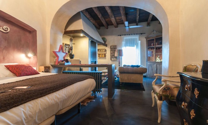 Santa Pau Cabaña | Masía íntegra con 4 SUITES de LUJO. Piscina. Barbacoa. Cascada. Volcanes.