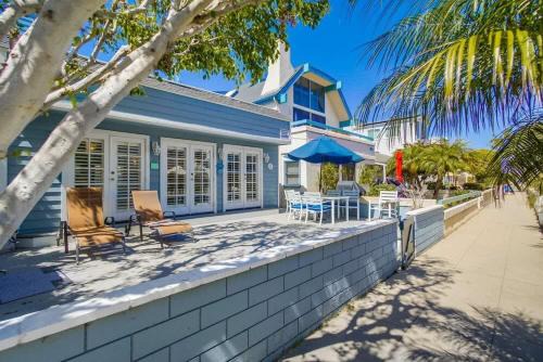 South Mission Beach Casa | Luxury summer house feet from bay & ocean patios