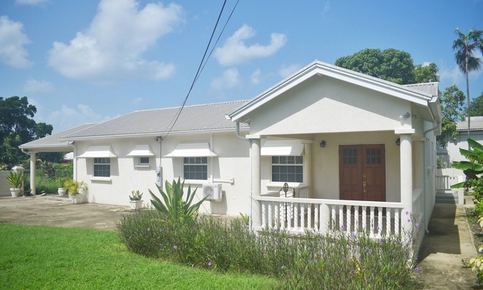 Fitts Village Casa | Luxury Three Bedroom Two and 1/2 Bathroom Bungalow Close to Beach