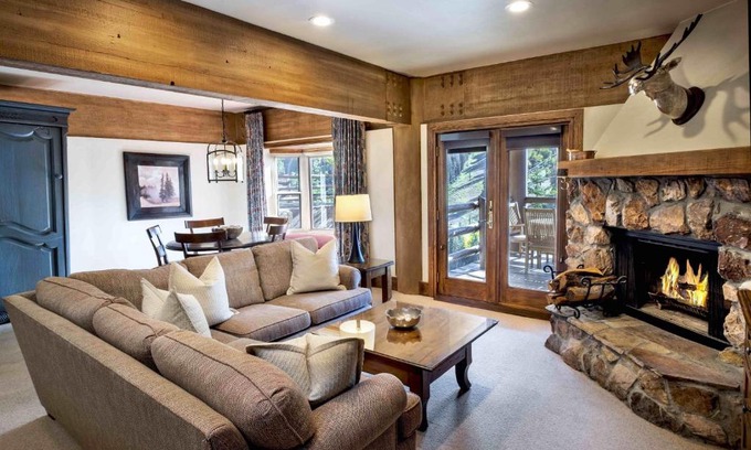 Deer Valley Apartamento | Luxury Three Bedroom Suite with Mountain Views and Three Hot Tubs apartment hotel