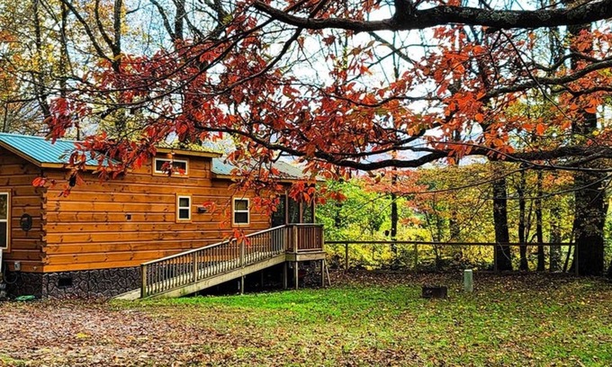 Andrews Cabina | Luxury tiny cabin on the Valley River with mountain views.