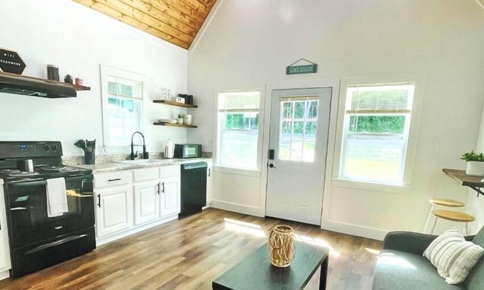 Albertville Casa | Luxury Tiny Home #2 at Sweet Springs