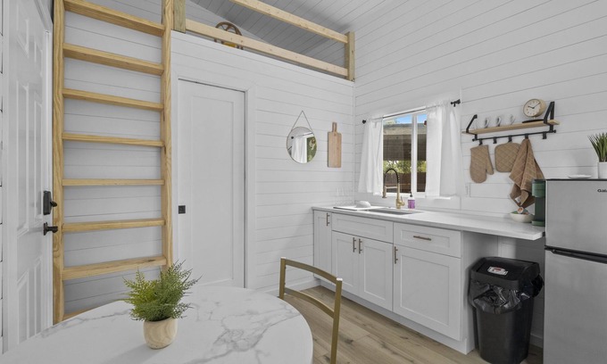 Apache Shores Cabina | Luxury Tiny Home with Private pool & Lake Access