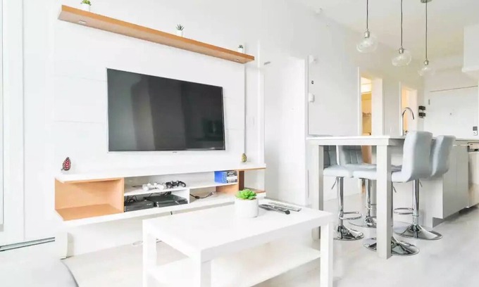 Calgary Condominio | Luxury Top Floor💎FREE Parking💎PS4💎10min to Airport