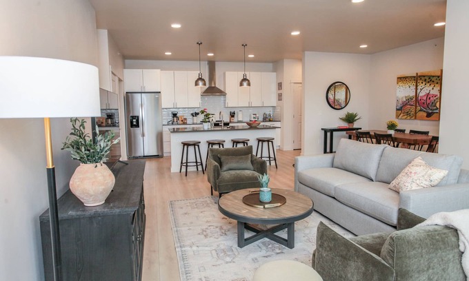 Livingston Condominio | Luxury touches and Ideal location for stress free exploring