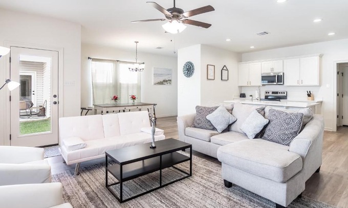 Highlands - Perkins Casa | Luxury Townhome by LSU campus