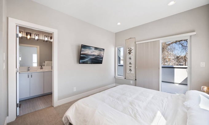 Jefferson Park Casa | Luxury Townhome in the Heart of the Mile High City