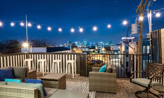 Nashville Casa | Luxury Townhome With Rooftop Deck Skyline Views