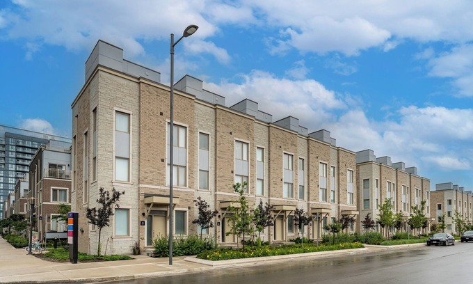 Vaughan Casa | Luxury Townhouse in Vaughan