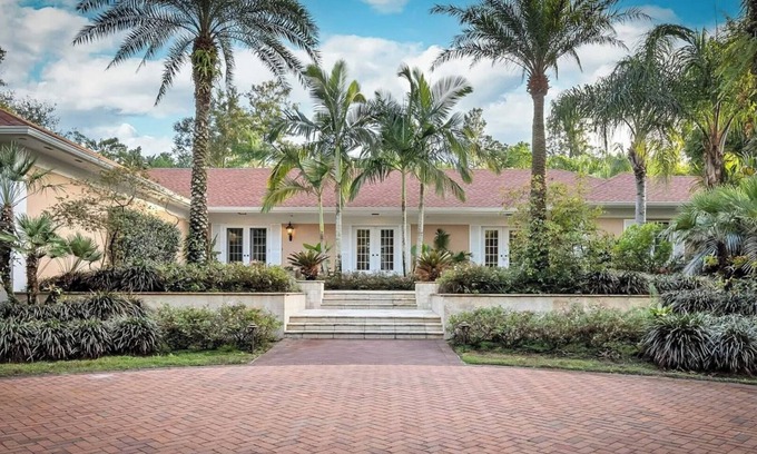 Lake Wales Casa | Luxury Tropical Florida Getaway - Close to Disney / Universal / Legoland