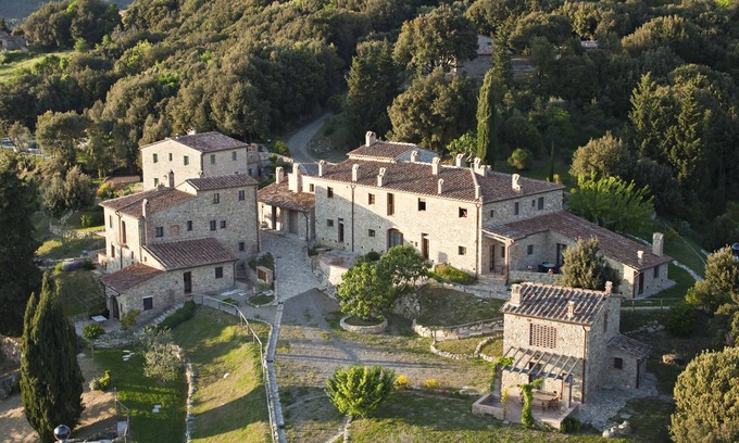 Gambassi Terme Apartamento | Lujo toscana de un dormitorio con terraza y jardín Cerca de San Gimignano