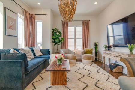 Hillsboro West End Casa | Luxury Twin Homes with Rooftop Decks