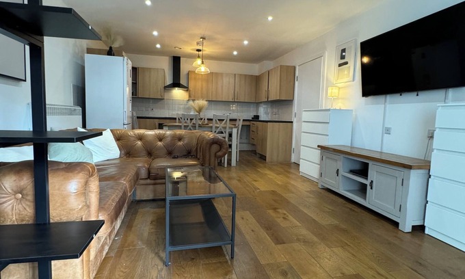 Gascoigne Apartamento | Luxury Two Bedroom Apartment With Free Parking