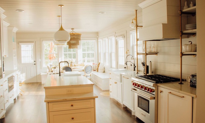 Taylorsville Casa | Luxury Farmhouse with Gourmet Kitchen
