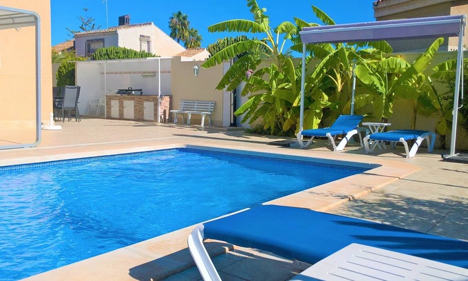 Santiago de la Ribera Villa | Playas a 500 m, villa con aire acondicionado, piscina privada y jardín precioso