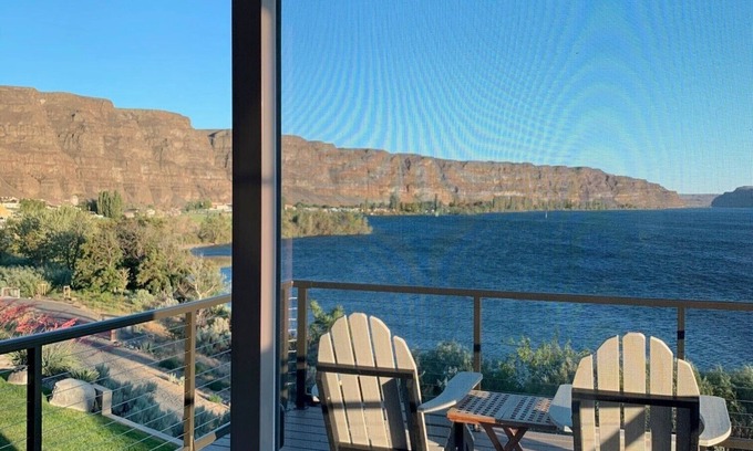 Quincy Casa | Luxury View Home on the Columbia River, Golf, Wineries & Gorge Amphitheater