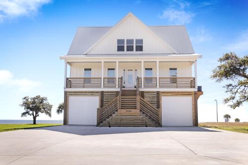 Gulfport Casa | Luxury Views, Heated Pool, Spa, and Golf Green