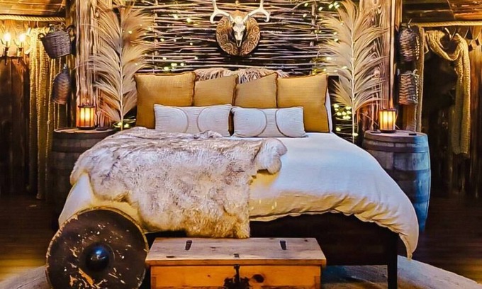 Auburn Cabina | Luxury Viking Themed Yurt! A Glamping and Spa experience 35 miles from Seattle!