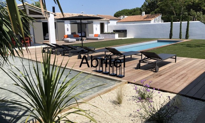 Le Bois-Plage-en-Re Villa | Nueva villa de arquitecto, piscina, playa ajardinada y tiendas a pie.