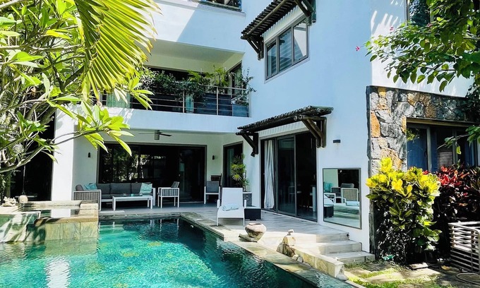 La Mivoie Casa | Luxury villa 150m of the beach with heated swimming pool