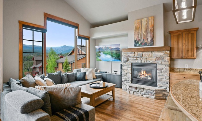 Bear Crossing Casa | Luxury Villa 745I Hot Tub I Great Views I Best Price I FREE Adventures Daily