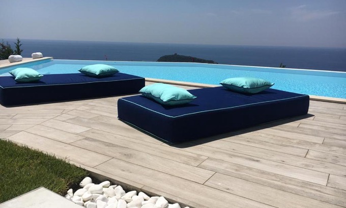 Cucco-Riviere Villa | Luxury villa Blue&Blanc piscina a sfioro isola