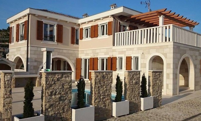 Sevid Villa | Villa de lujo junto al mar, piscina privada, aeropuerto 30 min. 12 personas Vistas al mar, jardín.