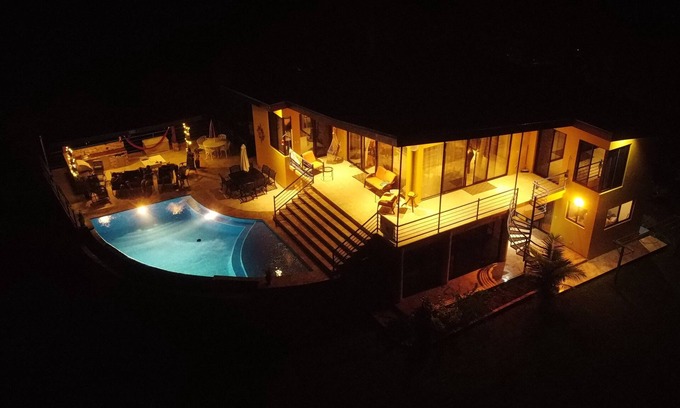 Ciudad Cortés Villa | LUXURY VILLA W/VAST OCEAN VIEW, INFINITY POOL, NATURE, SLEEPS 9ppl
