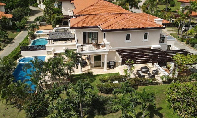 Pristine Bay Villa | Casa de pueblo de lujo en la prestigiosa Bahía Prístina, hogar del campo de golf Black Pearl