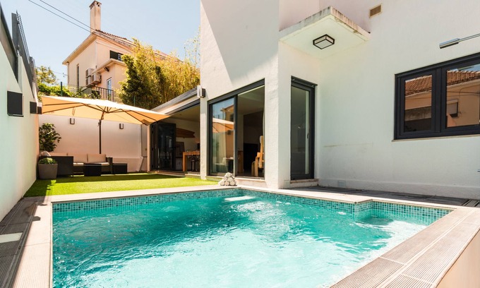Ajuda Villa | luxury villa in the city