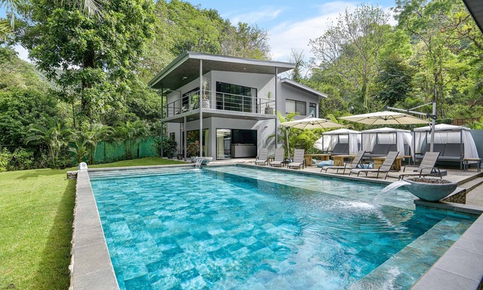 Jacó Villa | Luxury Villa in the Jungle with Private Pool + River View – Sleeps 16