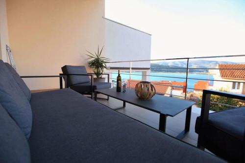 Mastrinka Villa | Luxury Villa Lana Apt, Seaview Terrace, Large Outdoor Space, BBQ