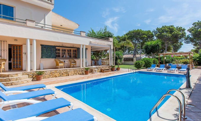 El Toro Villa | Villa de lujo Gran piscina cancha de tenis Seguro y familiar 250m bares y parque