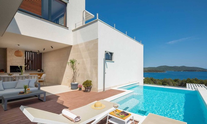 Jezera Villa | Luxury Villa Lynx with Pool
