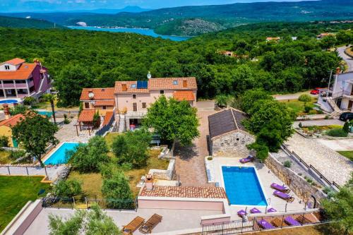 Rakalj Villa | LUXURY VILLA ON SPACIOUS PRIVATE PROPERTY