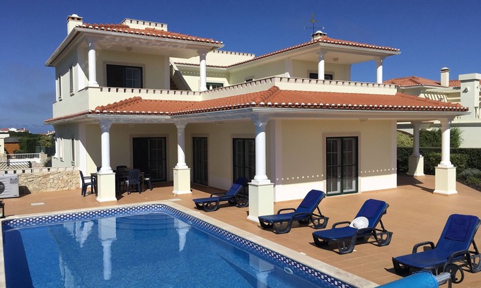 Praia del Rei Villa | Villa de lujo, piscina privada, zona tranquila, vista al campo de golf y al océano.