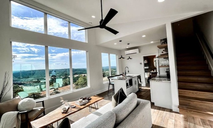 Dripping Springs Casa | Luxury Villa - Stunning Views, Hot Tub, Fire Pit