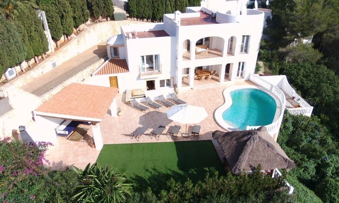 Santa Eulalia del Río Villa | Villa de lujo, ubicación tranquila, en la playa, en el sitio, alquiler de barcos