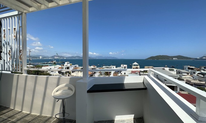 Tran Phu Beach Villa | Luxury Villa w/ Ocean view, Garage, Gym and Rooftop Bar - 5 min walk from beach!