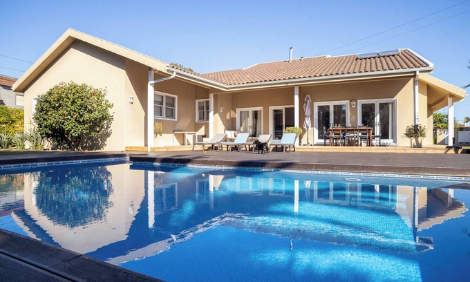 Povoa De Varzim Villa | Villa de lujo con piscina cerca de la playa