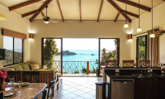 Dominicalito Villa | Villa de lujo con espectaculares vistas al océano y la jungla desde todas las habitaciones.