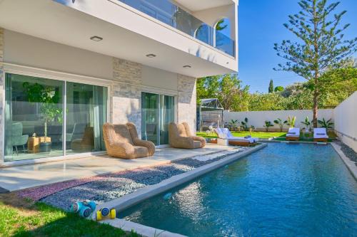 Kavouri Villa | Luxury Villa with Pool, BBQ & Garden in Vouliagmeni