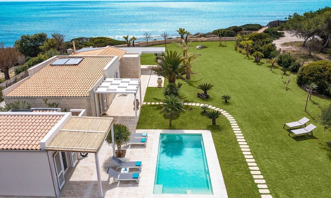 Santa Maria del Focallo Villa | Villa de lujo con piscina, primera línea de playa, Porto Ulisse
