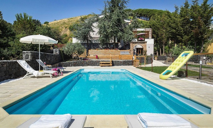 Nicolosi Villa | Villa en Nicolosi con 4 habitaciones, capacidad 11