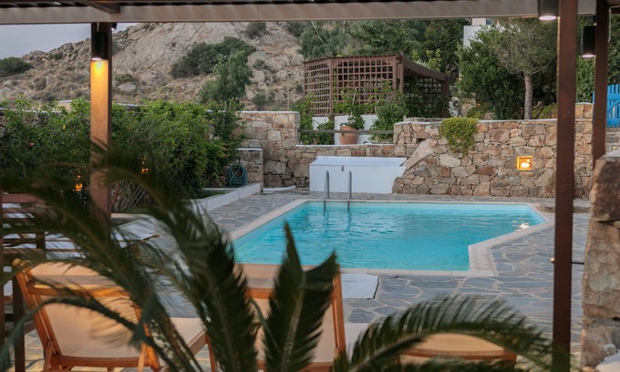 Glinado Villa | Villa de lujo con piscina privada, jardines e impresionantes vistas al mar y al atardecer