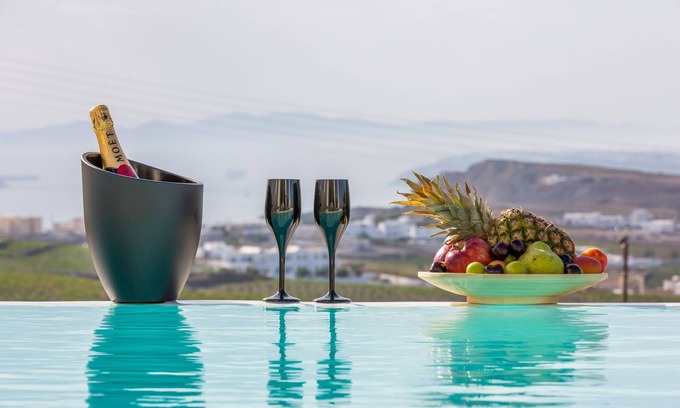 Santorini Villa | Villa de lujo con piscina privada, puesta de sol y vistas a la caldera